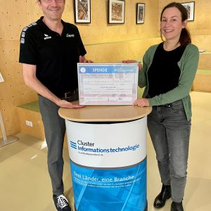 Spendenübergabe Cluster IT